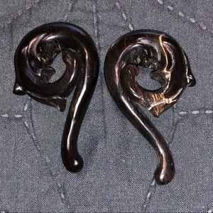 Black Horn Vino Design. Used. Body Art Forms.